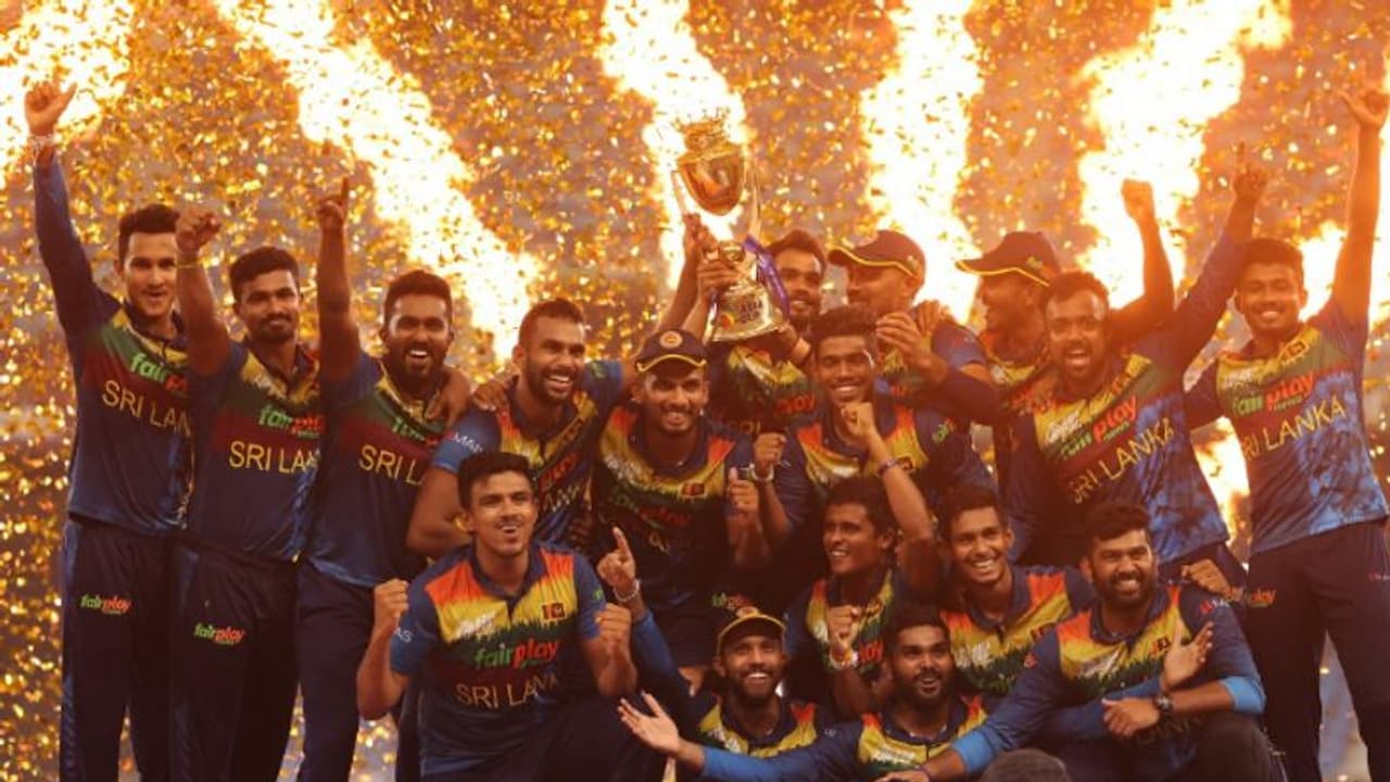 വമ്പന് താരങ്ങളില്ല, ടീമാണ് താരം; ശ്രീലങ്കയുടെ വിജയം ഒത്തൊരുമയുടേത്, പക്ഷേ ടി20 ലോകകപ്പിന് യോഗ്യത കളിക്കണം വമ്പന് താരങ്ങളില്ല, ടീമാണ് താരം; ശ്രീലങ്കയുടെ വിജയം ഒത്തൊരുമയുടേത്, പക്ഷേ ടി20 ലോകകപ്പിന് യോഗ്യത കളിക്കണം