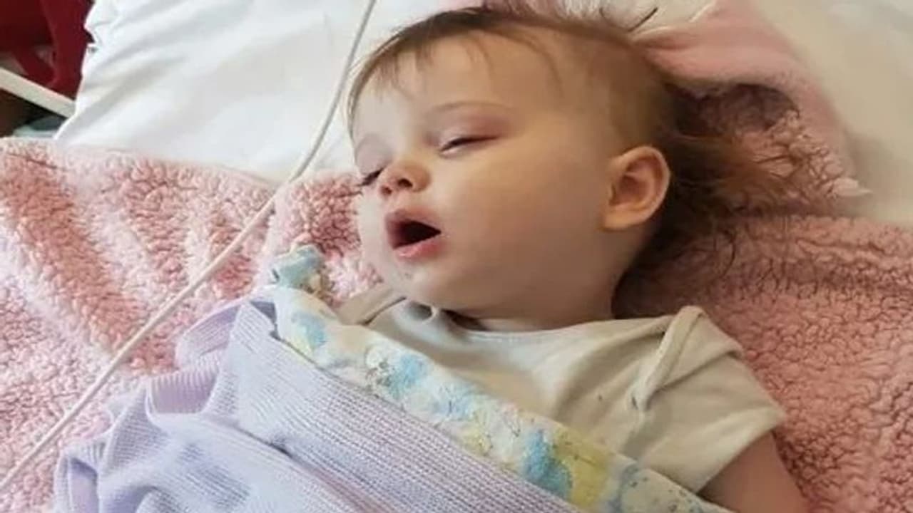 मां ने अपनी एक साल की बेटी की हड्डियों को तोड़ डाला, लेकिन असली सच बेहद भयानक था मां ने अपनी एक साल की बेटी की हड्डियों को तोड़ डाला, लेकिन असली सच बेहद भयानक था