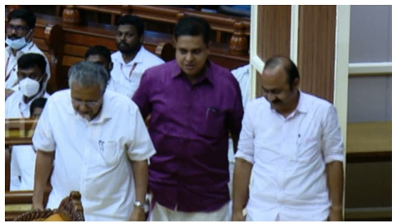 'ഷംസീര് നടന്നുകയറിയത് ചരിത്രത്തിന്റെ പടവുകളിലേക്ക്', അഭിനന്ദനവുമായി വി ഡി സതീശന് 'ഷംസീര് നടന്നുകയറിയത് ചരിത്രത്തിന്റെ പടവുകളിലേക്ക്', അഭിനന്ദനവുമായി വി ഡി സതീശന്