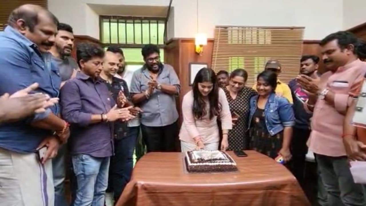 ഷാജി കൈലാസിന്‍റെ 'കാപ്പ' സെറ്റില്‍ പിറന്നാള്‍ ആഘോഷിച്ച് അപര്‍ണ ബാലമുരളി: വീഡിയോ