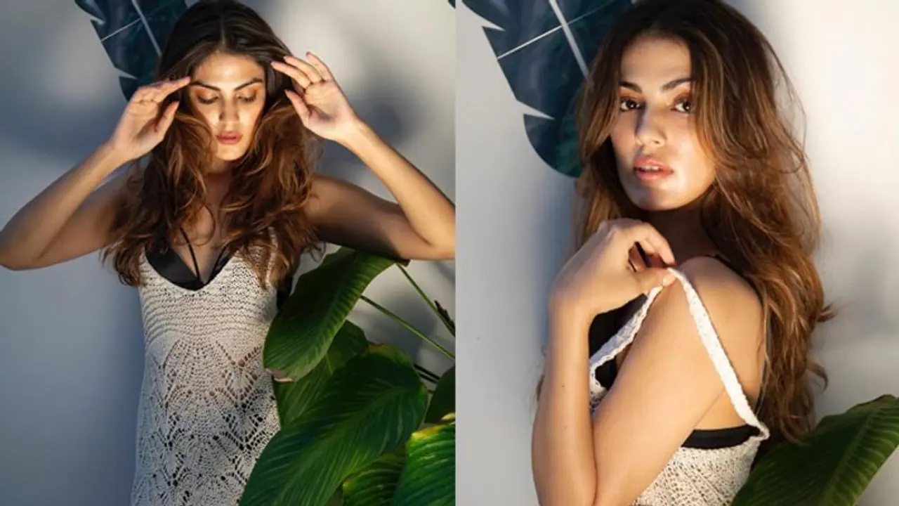रिया चक्रवर्ती ने जालीदार ड्रेस में दिए पोज, सुशांत सिंह राजपूत के फैन्स बोले क्या फायदा ऐसी खूबसूरती का?
