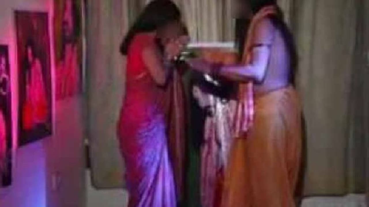 सास बहू को पूजा में न्यूड बैठाया, बाबा कहता माताजी का आदेश है, सारे कपड़े उतारने पड़ेंगे और फिर...