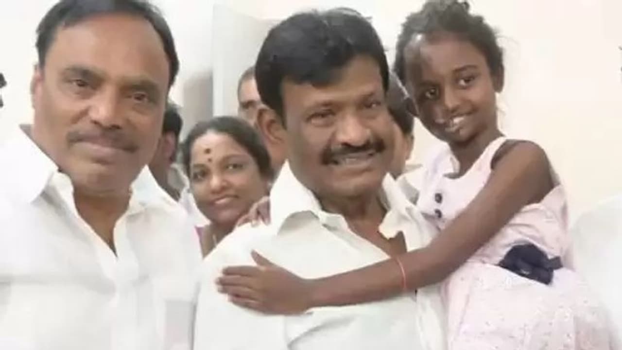 வெற்றிகரமாக நடந்து முடிந்த அறுவை சிகிச்சை.. சிறுமி டானியா படிப்பு செலவை அரசே ஏற்கும்.. அமைச்சர் தகவல் வெற்றிகரமாக நடந்து முடிந்த அறுவை சிகிச்சை.. சிறுமி டானியா படிப்பு செலவை அரசே ஏற்கும்.. அமைச்சர் தகவல்