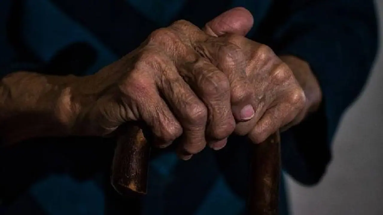 'സിവിൽ സർവീസ് ഉദ്യോഗസ്ഥനായ മകൻ സംരക്ഷിച്ചില്ല, അമ്മയും മുത്തശ്ശിയും മരിച്ചു'; ഇടപെട്ട് മനുഷ്യാവകാശ കമ്മീഷന് 'സിവിൽ സർവീസ് ഉദ്യോഗസ്ഥനായ മകൻ സംരക്ഷിച്ചില്ല, അമ്മയും മുത്തശ്ശിയും മരിച്ചു'; ഇടപെട്ട് മനുഷ്യാവകാശ കമ്മീഷന്