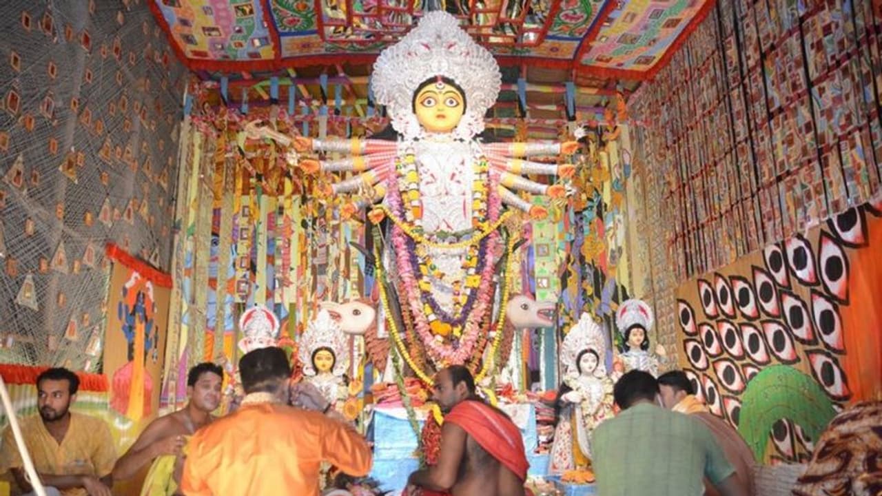 অভিনব ভাবনায় কী 'উৎসর্গ' করতে প্রস্তুতি নিচ্ছে লালাবাগান নবাঙ্কুর সার্বজনীন দুর্গোৎসব, দেখতে হলে আসতে হবে