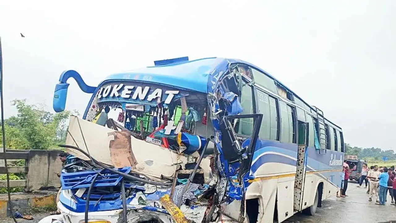 हजारीबाग में भीषण हादसाः पिंडदान करने बंगाल से गया जा रहे थे श्रद्धालु, 3 की मौके पर मौत हजारीबाग में भीषण हादसाः पिंडदान करने बंगाल से गया जा रहे थे श्रद्धालु, 3 की मौके पर मौत