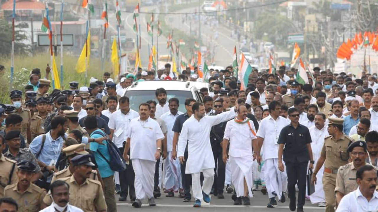 8வது நாளிலேயே ராகுலுக்கு இப்படி ஒரு நிலைமையா.? நாளை முழு ஓய்வு.. கலக்கத்தில் காங்கிரஸ் தொண்டர்கள். 8வது நாளிலேயே ராகுலுக்கு இப்படி ஒரு நிலைமையா.? நாளை முழு ஓய்வு.. கலக்கத்தில் காங்கிரஸ் தொண்டர்கள்.