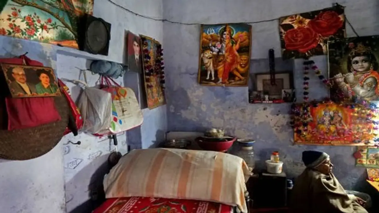 বাড়িতে পূর্বপুরুষের ছবি রাখার আগে এই বিশেষ জিনিসগুলি মাথায় রাখুন, না হলে সমস্যা বাড়বে বাড়িতে পূর্বপুরুষের ছবি রাখার আগে এই বিশেষ জিনিসগুলি মাথায় রাখুন, না হলে সমস্যা বাড়বে