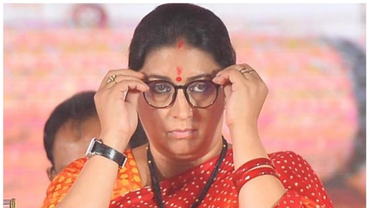 'കൃത്യതയോടെ കാണൂ, പുതിയ കണ്ണട വാങ്ങിത്തരാം'; രാഹുലിനെ വിമർശിച്ച സ്മൃതി ഇറാനിയ്ക്ക് മറുപടിയുമായി കോൺഗ്രസ് 'കൃത്യതയോടെ കാണൂ, പുതിയ കണ്ണട വാങ്ങിത്തരാം'; രാഹുലിനെ വിമർശിച്ച സ്മൃതി ഇറാനിയ്ക്ക് മറുപടിയുമായി കോൺഗ്രസ്