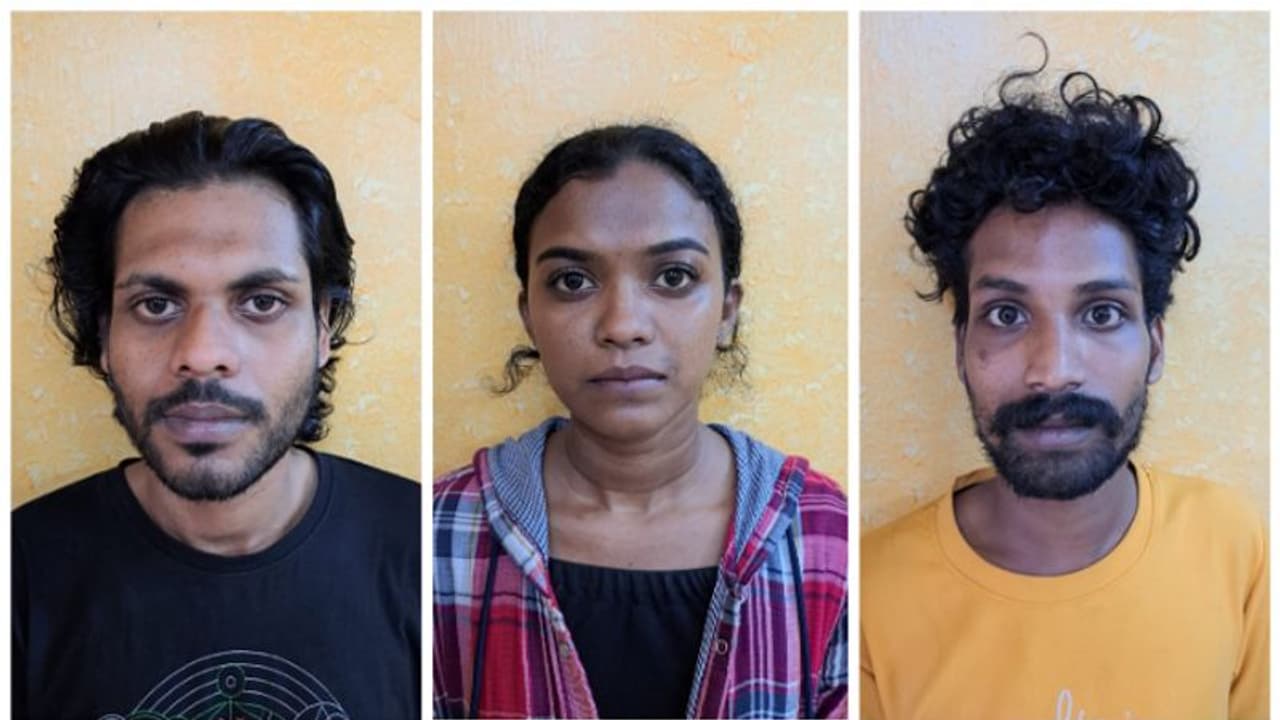 മണാലിയിൽ നിന്ന് വാങ്ങി, റോഡ്മാർഗം ദില്ലിയിൽ, ട്രെയിനിൽ കേരളത്തിൽ; ചരസുമായി യുവതിയടക്കം മൂന്നുപേർ പിടിയിൽ മണാലിയിൽ നിന്ന് വാങ്ങി, റോഡ്മാർഗം ദില്ലിയിൽ, ട്രെയിനിൽ കേരളത്തിൽ; ചരസുമായി യുവതിയടക്കം മൂന്നുപേർ പിടിയിൽ