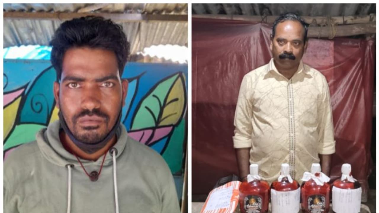 ബസ് മാറി കയറിയിട്ടും രക്ഷപ്പെട്ടില്ല; മുത്തങ്ങയില് കര്ണാടക മദ്യവും കഞ്ചാവുമായി ബസ് യാത്രികര് പിടിയിൽ ബസ് മാറി കയറിയിട്ടും രക്ഷപ്പെട്ടില്ല; മുത്തങ്ങയില് കര്ണാടക മദ്യവും കഞ്ചാവുമായി ബസ് യാത്രികര് പിടിയിൽ