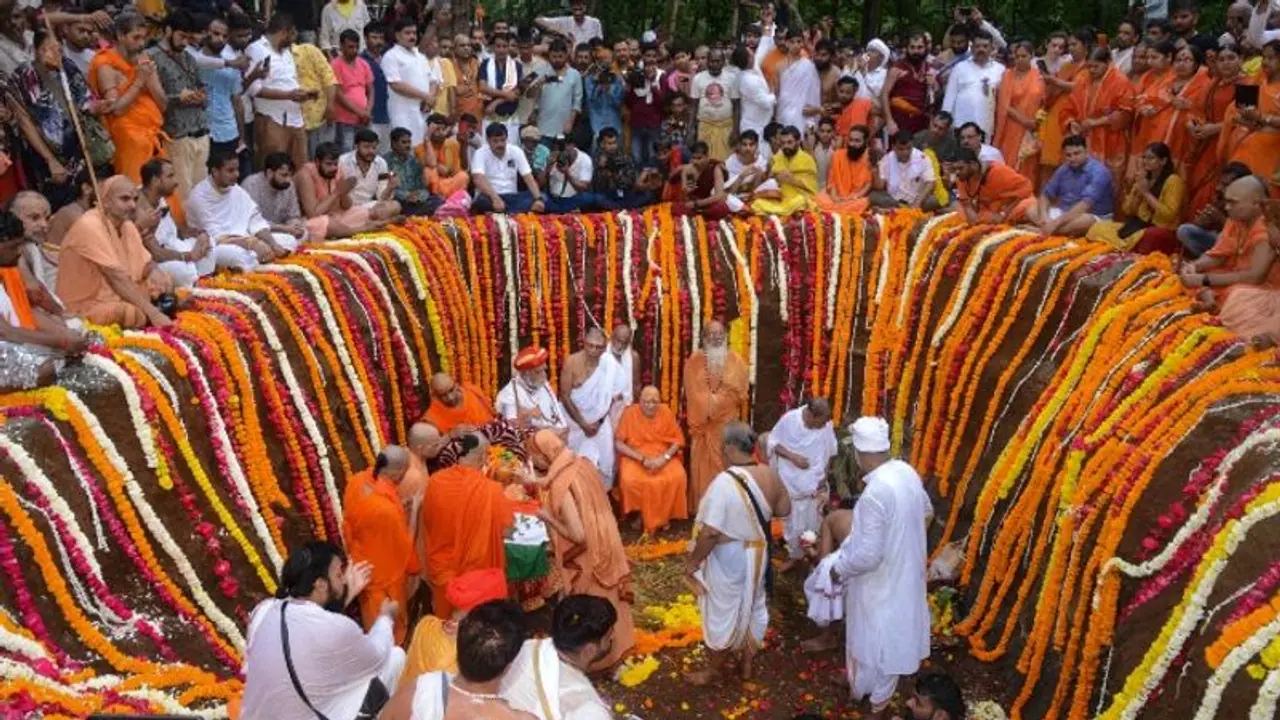 প্রায়ত রাম মন্দির আন্দোলনের অন্যতম সদস্য স্বামী স্বরূপানন্দ সরস্বতী, হিন্দুত্ব নিয়ে স্বতন্ত্র ছিলেন তিনি প্রায়ত রাম মন্দির আন্দোলনের অন্যতম সদস্য স্বামী স্বরূপানন্দ সরস্বতী, হিন্দুত্ব নিয়ে স্বতন্ত্র ছিলেন তিনি