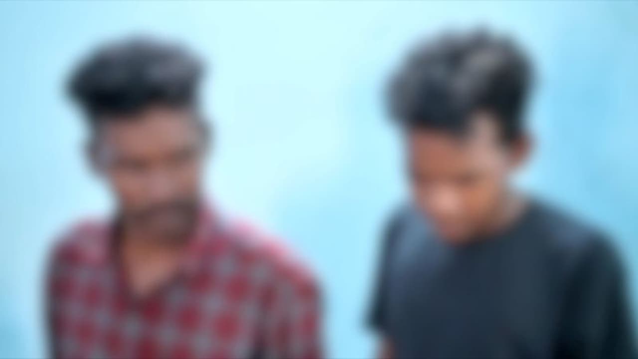 കൊല്ലത്ത് പതിനേഴുകാരിയെ മർദ്ദിച്ചു, നിലത്തിട്ട് ചവുട്ടി ; ബന്ധുക്കളായ രണ്ടു പേര് പിടിയില് കൊല്ലത്ത് പതിനേഴുകാരിയെ മർദ്ദിച്ചു, നിലത്തിട്ട് ചവുട്ടി ; ബന്ധുക്കളായ രണ്ടു പേര് പിടിയില്