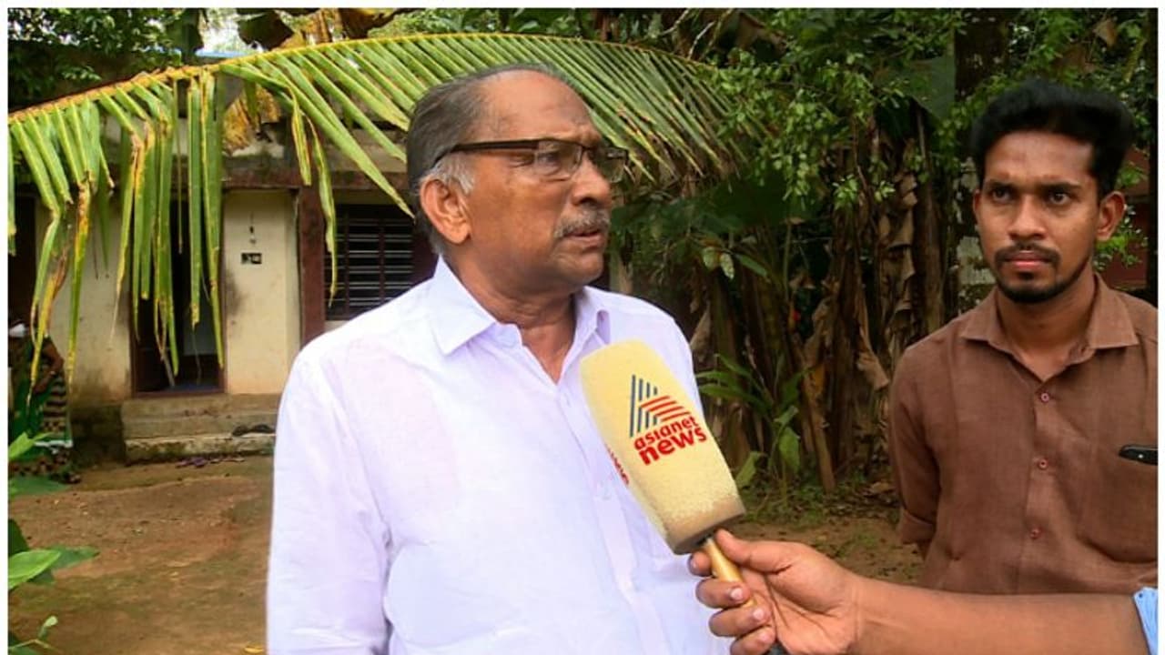 മുളക്കുളത്ത് തെരുവുനായകളെ കൂട്ടത്തോടെ വിഷം കൊടുത്ത് കൊന്ന സംഭവത്തില് അന്വേഷണം വേണ്ടെന്ന് പഞ്ചായത്ത് മുളക്കുളത്ത് തെരുവുനായകളെ കൂട്ടത്തോടെ വിഷം കൊടുത്ത് കൊന്ന സംഭവത്തില് അന്വേഷണം വേണ്ടെന്ന് പഞ്ചായത്ത്