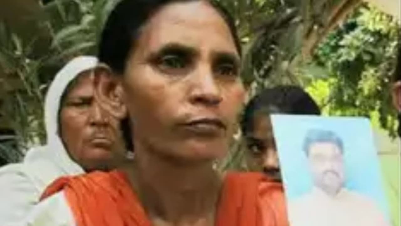 सड़क हादसे में सरबजीत की पत्नी की मौत, पाकिस्तानी जेल में बंद पति का करती रही इंतजार सड़क हादसे में सरबजीत की पत्नी की मौत, पाकिस्तानी जेल में बंद पति का करती रही इंतजार