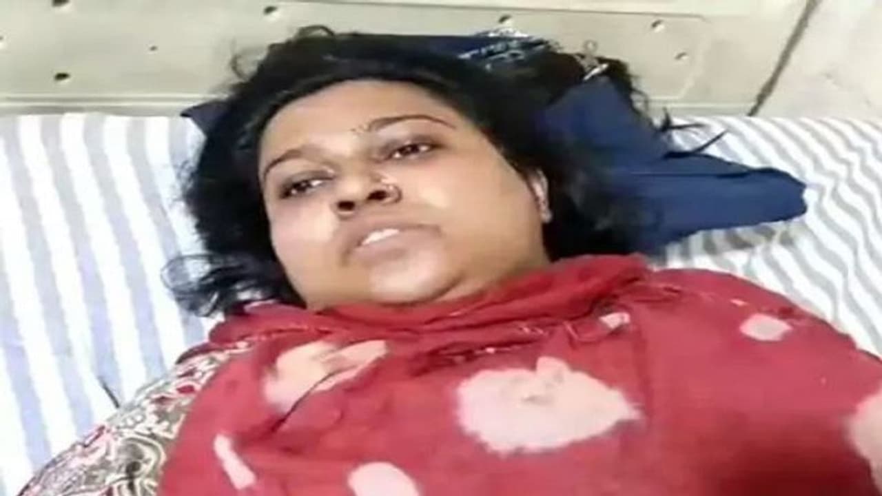 हाथ पैर बांधकर मुंह में ठूसा कपड़ा, गला दबाया और फिर...2 घंटे तक तड़पती रही पत्नी, महिला को मरा समझकर भागा पति हाथ पैर बांधकर मुंह में ठूसा कपड़ा, गला दबाया और फिर...2 घंटे तक तड़पती रही पत्नी, महिला को मरा समझकर भागा पति