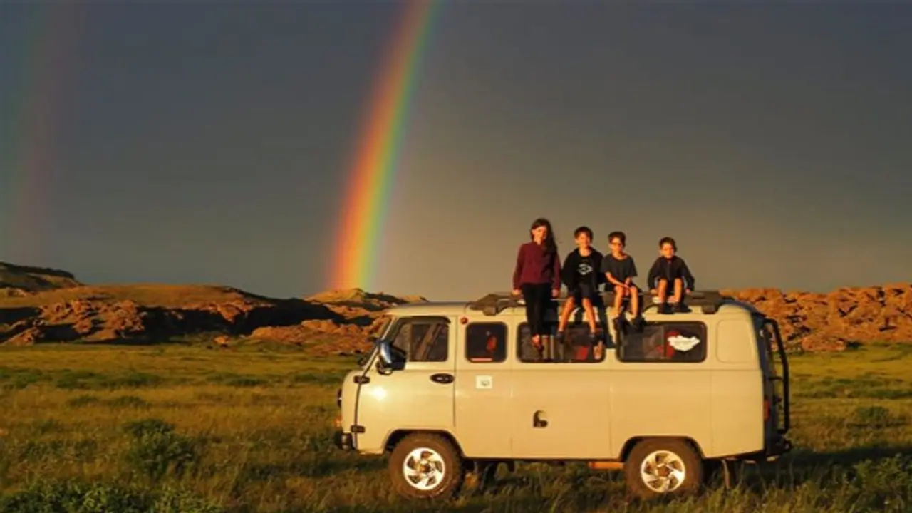 డబ్బుల వెంట పరుగులు పెట్టి లైఫ్ బోర్ కొట్టింది.. ట్రక్కు డ్రైవర్గా కంపెనీ సీఈవో డబ్బుల వెంట పరుగులు పెట్టి లైఫ్ బోర్ కొట్టింది.. ట్రక్కు డ్రైవర్గా కంపెనీ సీఈవో