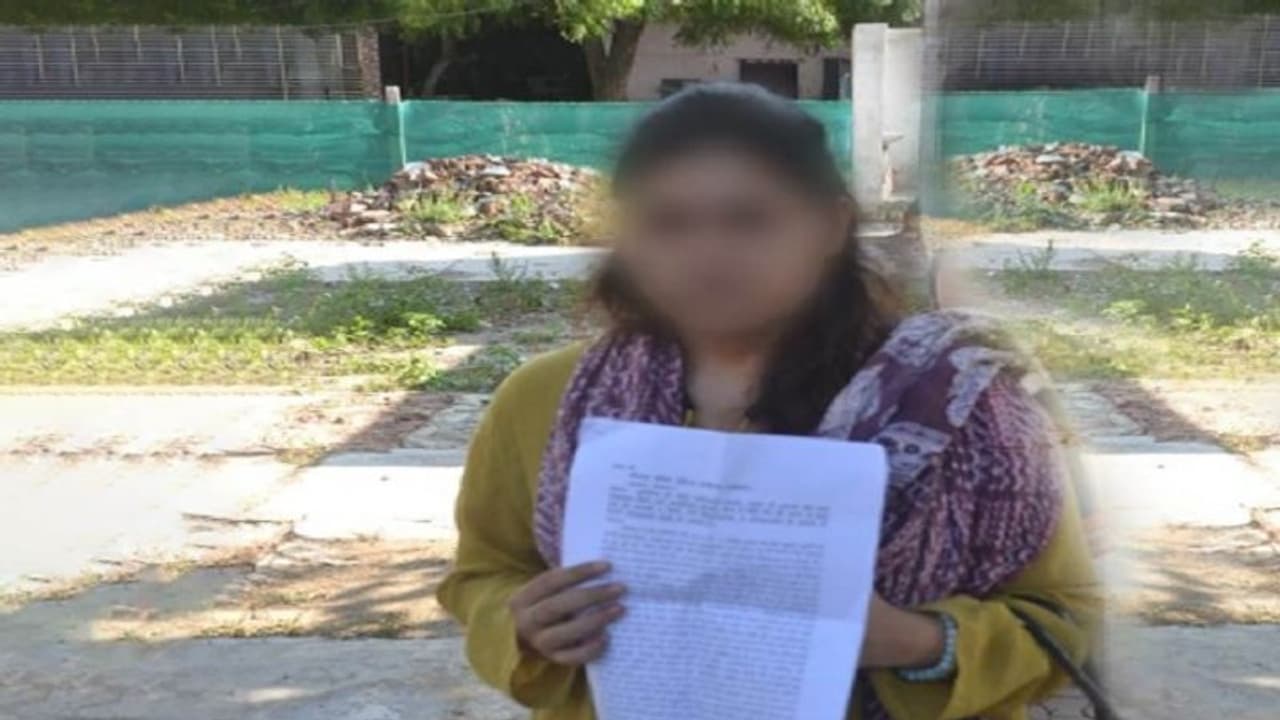 आगरा: भाजपा नेता के बेटे पर लगा उत्पीड़न का आरोप, पीड़िता ने कहा शादी करने के बाद दिया धोखा, जानिए पूरा मामला आगरा: भाजपा नेता के बेटे पर लगा उत्पीड़न का आरोप, पीड़िता ने कहा शादी करने के बाद दिया धोखा, जानिए पूरा मामला