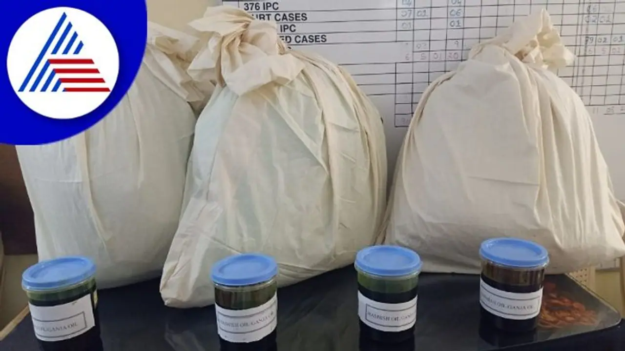 கோவையில் கஞ்சா விற்பனையில் ஈடுபட்ட இருவர் அதிரடி கைது கோவையில் கஞ்சா விற்பனையில் ஈடுபட்ட இருவர் அதிரடி கைது