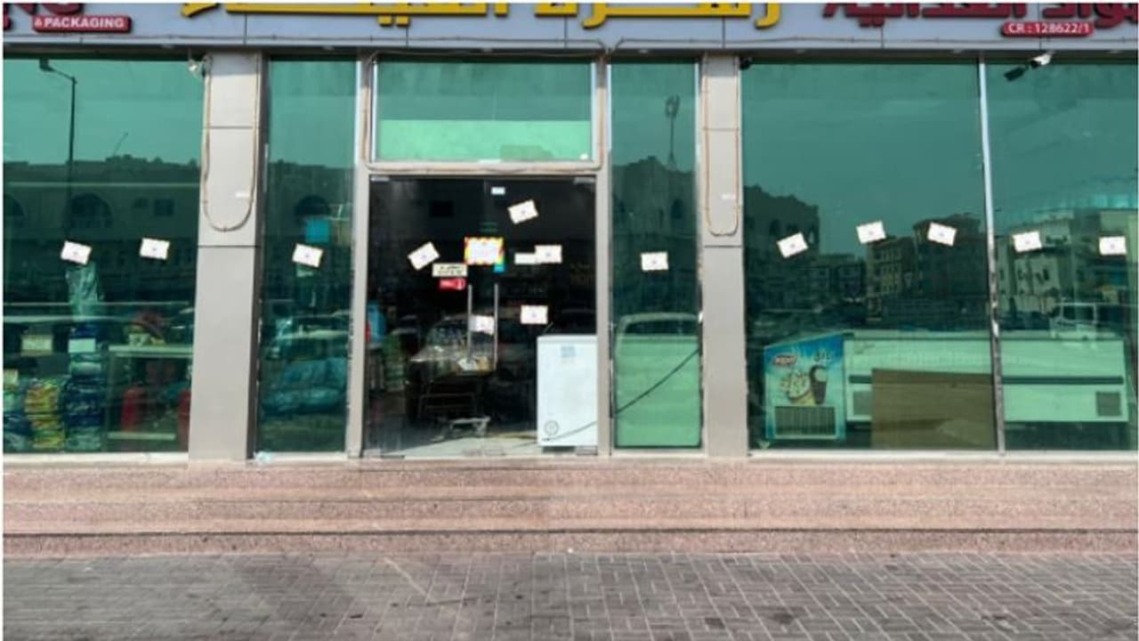 ആരോഗ്യസുരക്ഷാ നിര്ദ്ദേശങ്ങള് പാലിച്ചില്ല; വ്യാപാര സ്ഥാപനം അടച്ചുപൂട്ടി അധികൃതര് ആരോഗ്യസുരക്ഷാ നിര്ദ്ദേശങ്ങള് പാലിച്ചില്ല; വ്യാപാര സ്ഥാപനം അടച്ചുപൂട്ടി അധികൃതര്