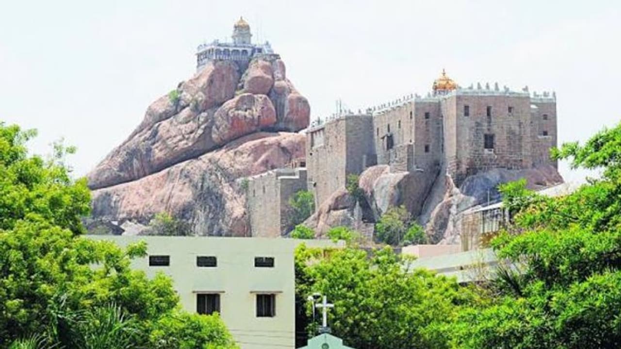 சுகப்பிரசவம் ஆகணுமா தாயுமானவனுக்கு வாழைத்தார் வழிபாடு செய்யுங்க!