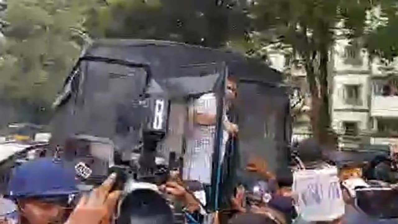 సచివాలయ ముట్టడి ర్యాలీ.. సువేందు అధికారి సహా పలువురు బెంగాల్ బీజేపీ నాయకుల అరెస్టు సచివాలయ ముట్టడి ర్యాలీ.. సువేందు అధికారి సహా పలువురు బెంగాల్ బీజేపీ నాయకుల అరెస్టు