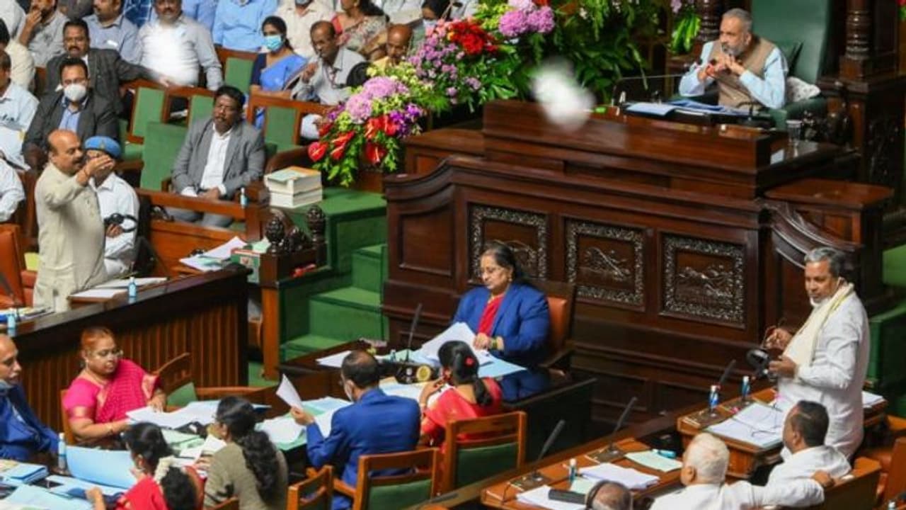 ಕಾಲು ಒದ್ದೆಯಾಗತ್ತೆ ಅಂತ ಬೋಟ್, ವಯಸ್ಸಾಯ್ತು ಯಾವ ಆಟನೂ ಆಡೋಕಾಗಲ್ಲ ಎಂದ ಸಿದ್ದರಾಮಯ್ಯ ಕಾಲು ಒದ್ದೆಯಾಗತ್ತೆ ಅಂತ ಬೋಟ್, ವಯಸ್ಸಾಯ್ತು ಯಾವ ಆಟನೂ ಆಡೋಕಾಗಲ್ಲ ಎಂದ ಸಿದ್ದರಾಮಯ್ಯ