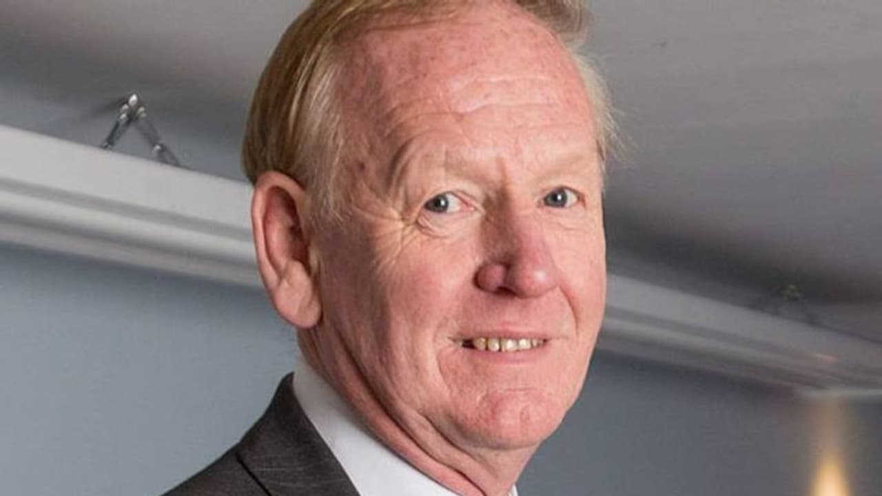 കോടീശ്വരനെ കൊണ്ട് പൊറുതിമുട്ടി, ജീവിക്കാന് വയ്യ; പരാതിയുമായി നാട്ടുകാർ പൊലീസ് സ്റ്റേഷനിൽ കോടീശ്വരനെ കൊണ്ട് പൊറുതിമുട്ടി, ജീവിക്കാന് വയ്യ; പരാതിയുമായി നാട്ടുകാർ പൊലീസ് സ്റ്റേഷനിൽ