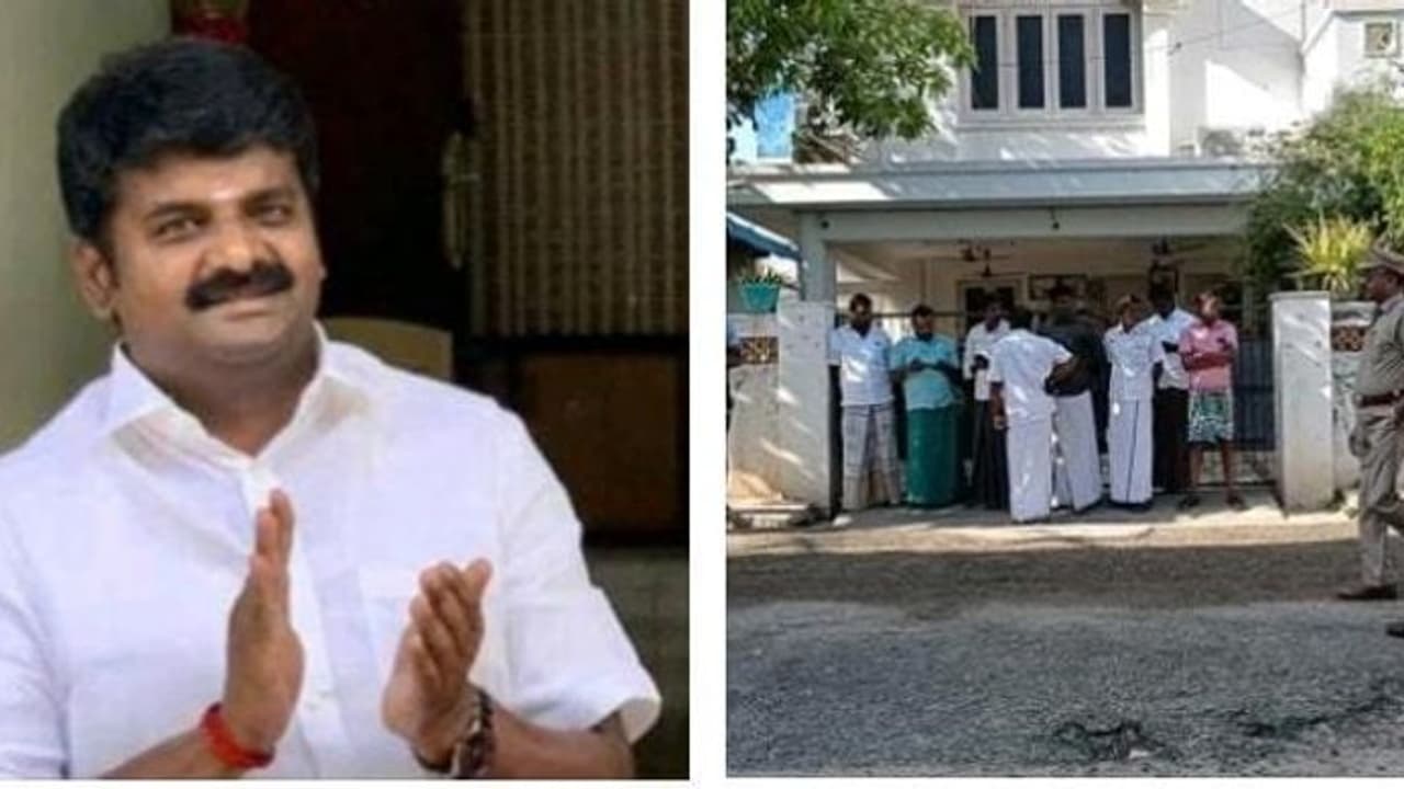 விஜயபாஸ்கருக்கு சொந்தமான இடங்களில் சோதனை... ரூ.18.37 லட்சம் ரொக்கம் மற்றும் பல முக்கிய ஆவணங்கள் பறிமுதல்!! விஜயபாஸ்கருக்கு சொந்தமான இடங்களில் சோதனை... ரூ.18.37 லட்சம் ரொக்கம் மற்றும் பல முக்கிய ஆவணங்கள் பறிமுதல்!!