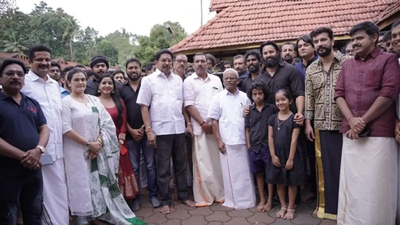 'മാളികപ്പുറ'വും അയ്യപ്പനും; ഉണ്ണി മുകുന്ദന് ചിത്രത്തെക്കുറിച്ച് ആന്റോ ജോസഫ് 'മാളികപ്പുറ'വും അയ്യപ്പനും; ഉണ്ണി മുകുന്ദന് ചിത്രത്തെക്കുറിച്ച് ആന്റോ ജോസഫ്