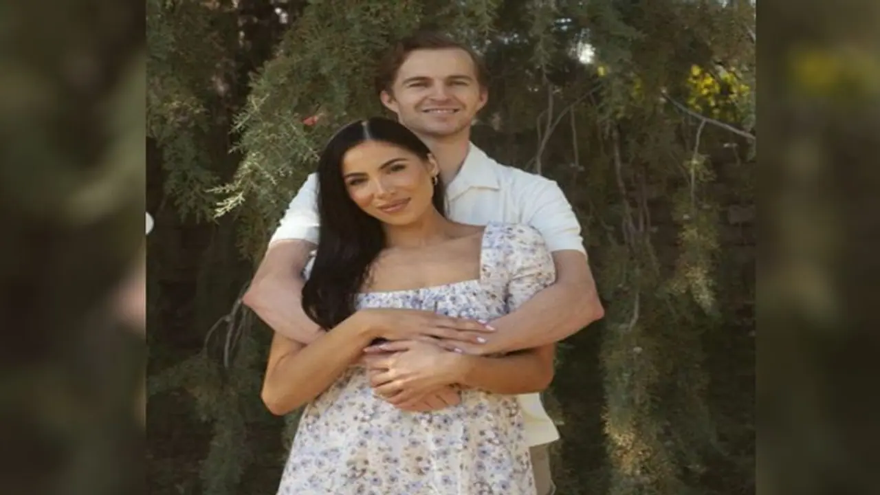 प्रेंग्नेट महिला से इश्क कर बैठा शख्स, इसके बाद की कहानी बेहद ही दिलचस्प है प्रेंग्नेट महिला से इश्क कर बैठा शख्स, इसके बाद की कहानी बेहद ही दिलचस्प है