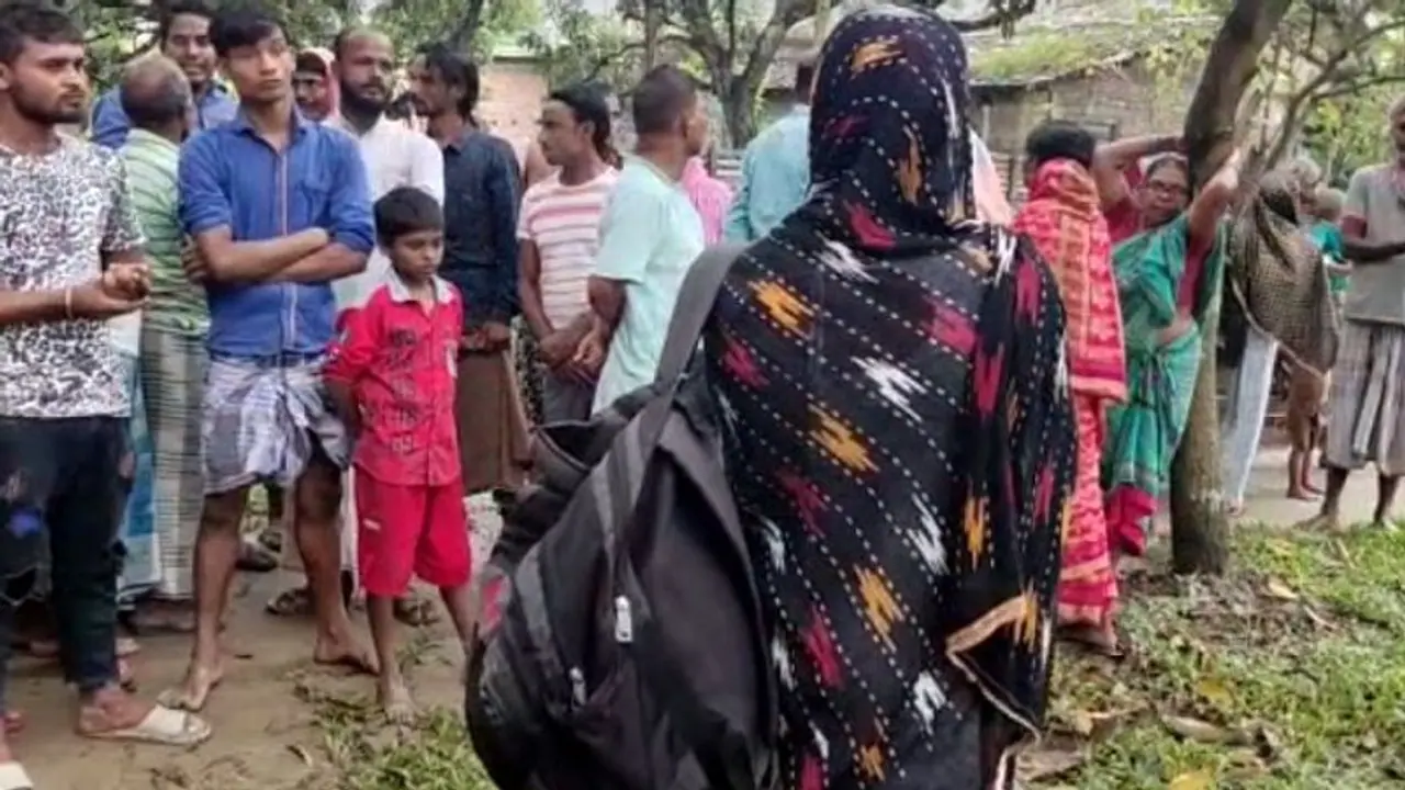 ৯ বার যৌন সম্পর্কের পরেও বিয়েতে নারাজ প্রেমিক, স্ত্রীর মর্যাদা পেতে ধর্নায় প্রেমিকা ৯ বার যৌন সম্পর্কের পরেও বিয়েতে নারাজ প্রেমিক, স্ত্রীর মর্যাদা পেতে ধর্নায় প্রেমিকা