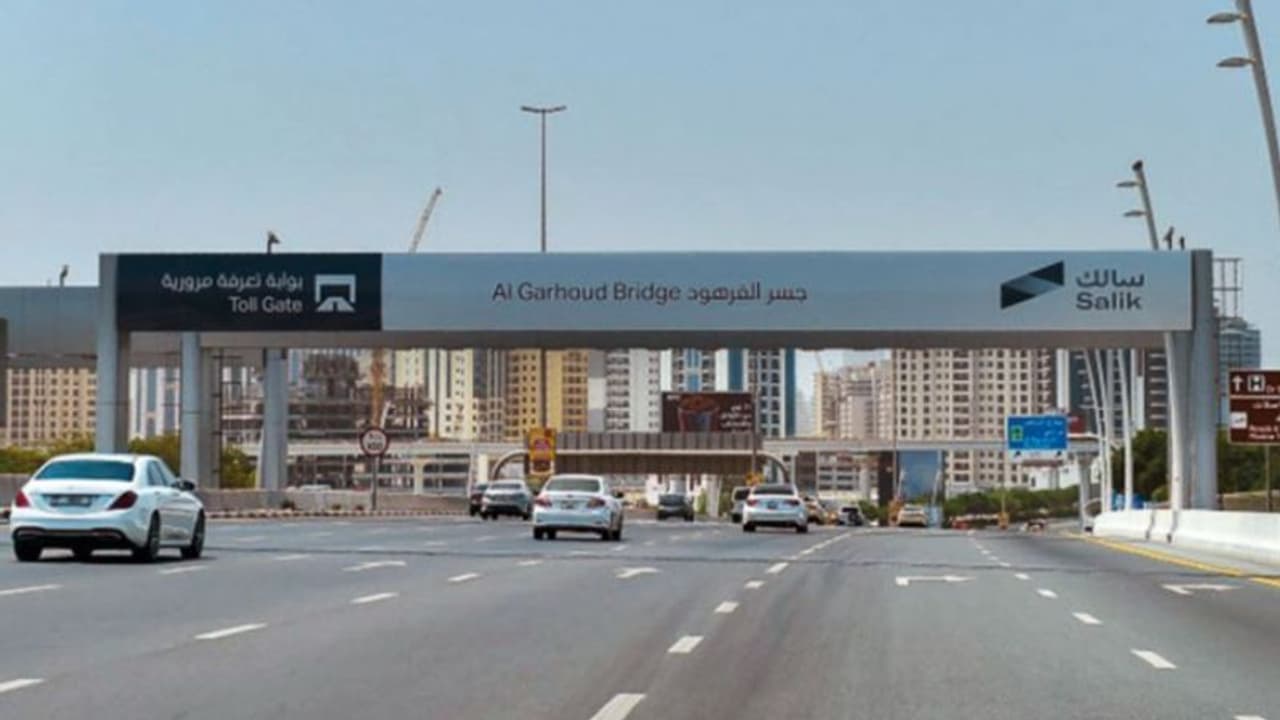 ഓവര്‍ടേക്ക് ചെയ്തത് ഇഷ്ടമായില്ല; പിന്തുടര്‍ന്ന് ചെന്ന് ഡ്രൈവറുടെ മുഖത്തിടിച്ചു, വന്‍ തുക പിഴയിട്ട് ദുബായ്