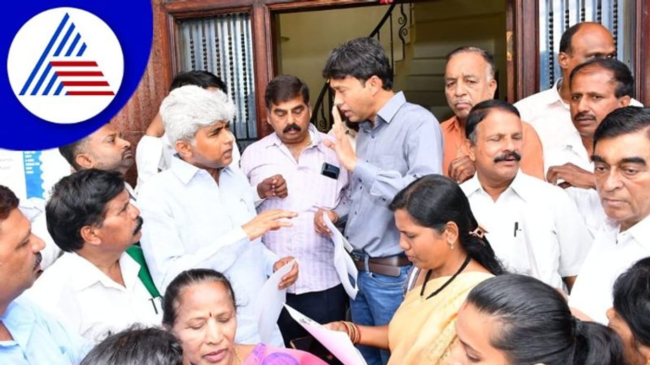 Tumakuru News: ರಾಷ್ಟ್ರೀಯ ಹೆದ್ದಾರಿ ರಸ್ತೆ ಗುಂಡಿ ಕೂಡಲೇ ಮುಚ್ಚಿ Tumakuru News: ರಾಷ್ಟ್ರೀಯ ಹೆದ್ದಾರಿ ರಸ್ತೆ ಗುಂಡಿ ಕೂಡಲೇ ಮುಚ್ಚಿ