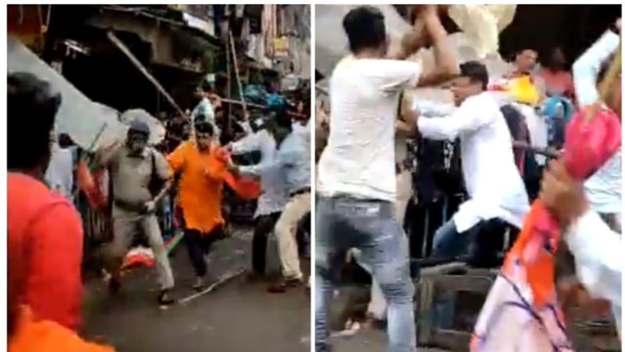 పశ్చిమ బెంగాల్ రణరంగం.. హింసాత్మకంగా నిరసనలు.. పోలీసుపై దాడి వీడియో వైరల్ పశ్చిమ బెంగాల్ రణరంగం.. హింసాత్మకంగా నిరసనలు.. పోలీసుపై దాడి వీడియో వైరల్