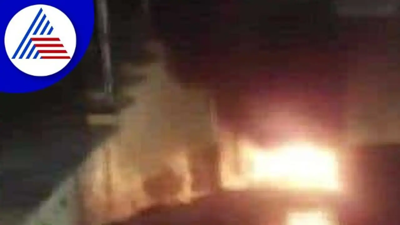 ಎಲೆಕ್ಟ್ರಿಕ್ ಬೈಕ್ ಮಳಿಗೆಗೆ ಬೆಂಕಿ; 8 ಜನರು ಸುಟ್ಟು ಭಸ್ಮ ಎಲೆಕ್ಟ್ರಿಕ್ ಬೈಕ್ ಮಳಿಗೆಗೆ ಬೆಂಕಿ; 8 ಜನರು ಸುಟ್ಟು ಭಸ್ಮ