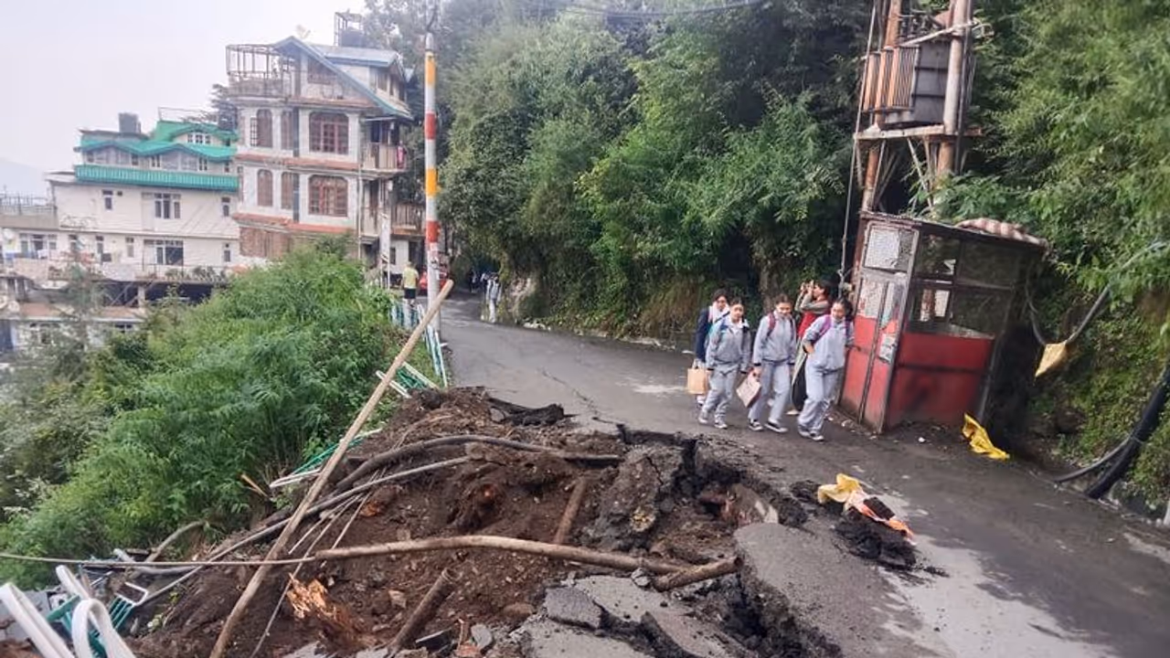 Monsoon Alert: बिहार, झारखंड, ओडिशा, मध्य प्रदेश, गुजरात में फिर भारी बारिश की भविष्यवाणी Monsoon Alert: बिहार, झारखंड, ओडिशा, मध्य प्रदेश, गुजरात में फिर भारी बारिश की भविष्यवाणी