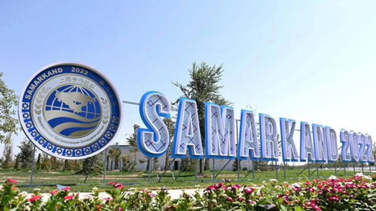 शी व पुतिन की मुलाकात ने बढ़ाई अमेरिका की बेचैनी, मोदी भी पहुंचे उजबेकिस्तान शी व पुतिन की मुलाकात ने बढ़ाई अमेरिका की बेचैनी, मोदी भी पहुंचे उजबेकिस्तान