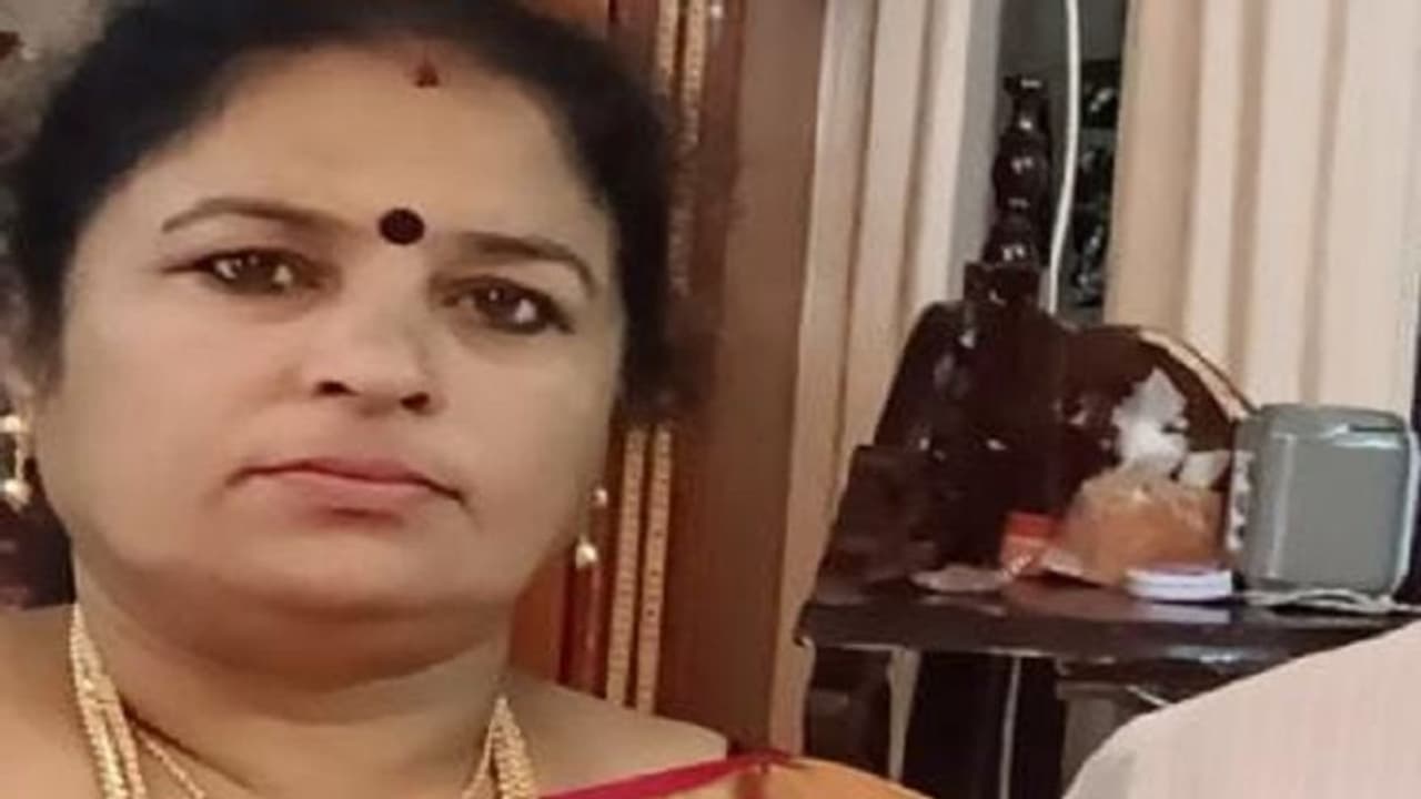 Bengaluru Crime: ಮಗನನ್ನು ಕೊಂದು ತಾಯಿಯೂ ಆತ್ಮಹತ್ಯೆ, ಕಾರಣ ನಿಗೂಢ Bengaluru Crime: ಮಗನನ್ನು ಕೊಂದು ತಾಯಿಯೂ ಆತ್ಮಹತ್ಯೆ, ಕಾರಣ ನಿಗೂಢ