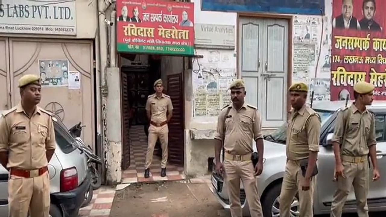 धरने से पहले नजरबंद किए गए सपा विधायक, अभिषेक मिश्रा ने कहा अब भाजपा तय करेगी कौन घर से निकलेगा कौन नहीं