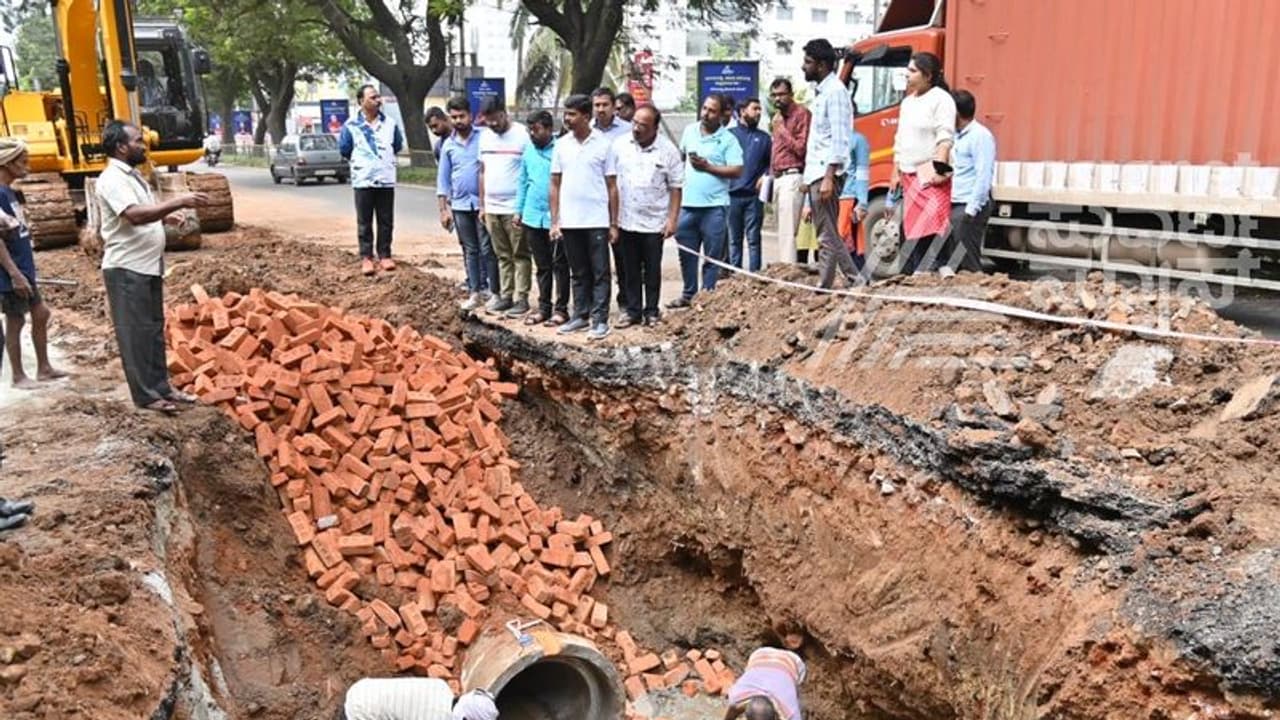 Mysuru Dasara 2022: ಮೇಯರ್‌ ಶಿವಕುಮಾರ್‌ ನಗರ ಪ್ರದಕ್ಷಿಣೆ: ಅಧಿಕಾರಿಗಳಿಗೆ ತರಾಟೆ