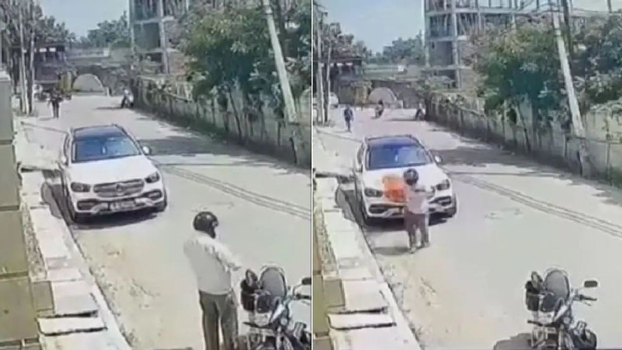 महीनों से मजदूरी के लिए घुमा रहा था, गुस्साए शख्स ने मालिक के मर्सिडीज पर पेट्रोल डाल लगा दी आग लेकिन... महीनों से मजदूरी के लिए घुमा रहा था, गुस्साए शख्स ने मालिक के मर्सिडीज पर पेट्रोल डाल लगा दी आग लेकिन...