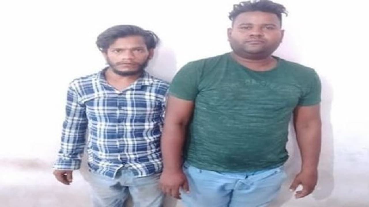 बरेली: शराब के नशे में धुत्त दोस्त ने पत्नी पर की आपत्तिजनक टिप्पणी, गुस्से में आकर युवक ने उठाया बड़ा कदम बरेली: शराब के नशे में धुत्त दोस्त ने पत्नी पर की आपत्तिजनक टिप्पणी, गुस्से में आकर युवक ने उठाया बड़ा कदम