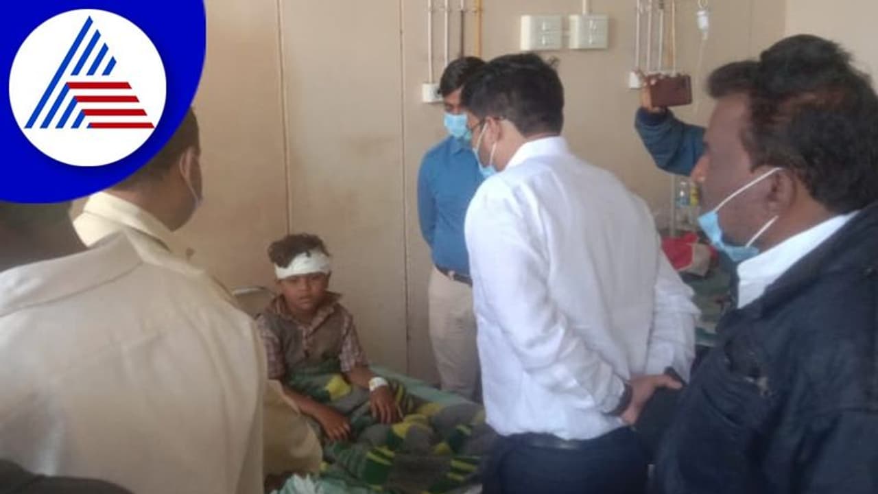 ಧಾರವಾಡದಲ್ಲಿ ಮಳೆಗೆ ಮನೆಗೋಡೆ ಕುಸಿತ: ಗಾಯಾಳುಗಳನ್ನ ವಿಚಾರಿಸಿದ ತಹಶೀಲ್ದಾರ್