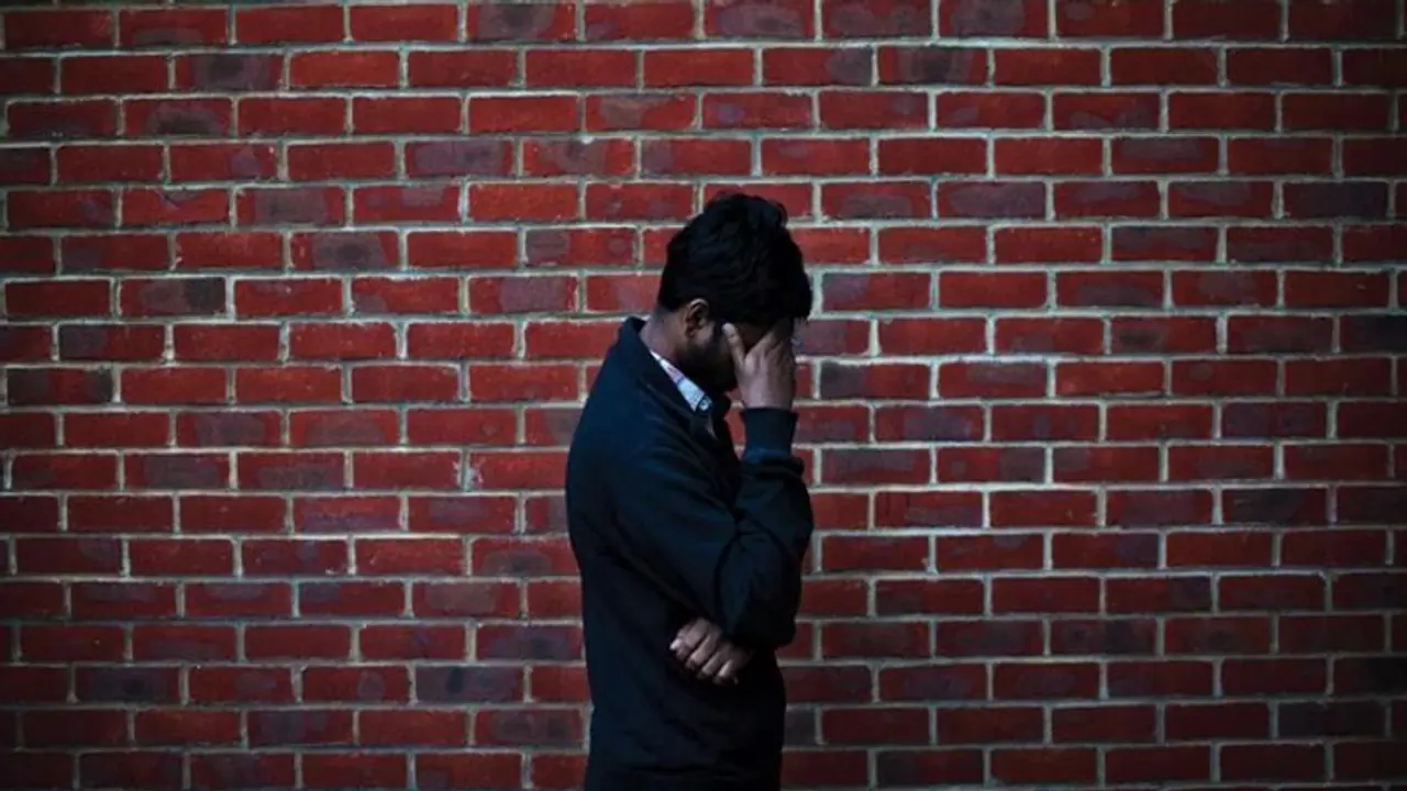 ब्लैक डायरी: चाची हैं इतनी हॉट की देखकर मचलने लगता है मन, मम्मी ने देख ली मेरी गलत हरकत