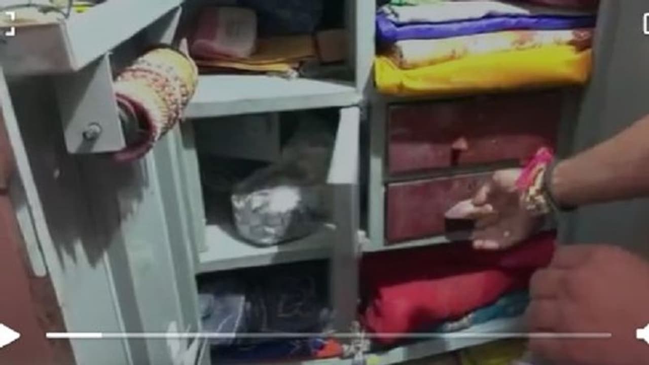 ಅಫಜಲ್ಪುರ: ಮದುವೆ ಸಂಭ್ರಮದಲ್ಲಿದ್ದಾಗಲೇ ಮನೆಗೆ ಕನ್ನ..! ಅಫಜಲ್ಪುರ: ಮದುವೆ ಸಂಭ್ರಮದಲ್ಲಿದ್ದಾಗಲೇ ಮನೆಗೆ ಕನ್ನ..!