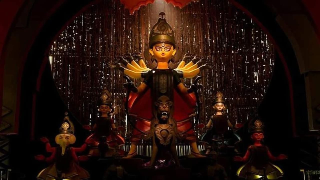 ৭৬ বছরের ইতিহাসের পুনর্নিমাণ! দুর্গা পুজোর মণ্ডপে নয়ের দশকের নস্টালজিয়া ফিরিয়ে আনছে সমাজসেবী সঙ্ঘ ৭৬ বছরের ইতিহাসের পুনর্নিমাণ! দুর্গা পুজোর মণ্ডপে নয়ের দশকের নস্টালজিয়া ফিরিয়ে আনছে সমাজসেবী সঙ্ঘ