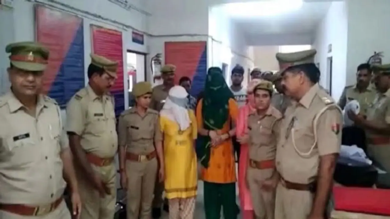 ढाबे पर खाने के मीनू की तरह दिखाई जाती थी लड़कियां, ऊपर बने कमरे में चल रहा था देह व्यापार का पूरा खेल ढाबे पर खाने के मीनू की तरह दिखाई जाती थी लड़कियां, ऊपर बने कमरे में चल रहा था देह व्यापार का पूरा खेल