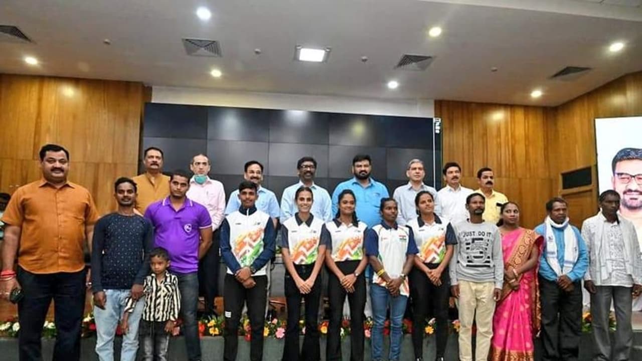 सीएम हेमंत सोरेन ने झारखंड खेल नीति का किया लोकार्पण, अवार्ड धारी व पदक विजेताओं को मिलेगी ये सुविधाएं