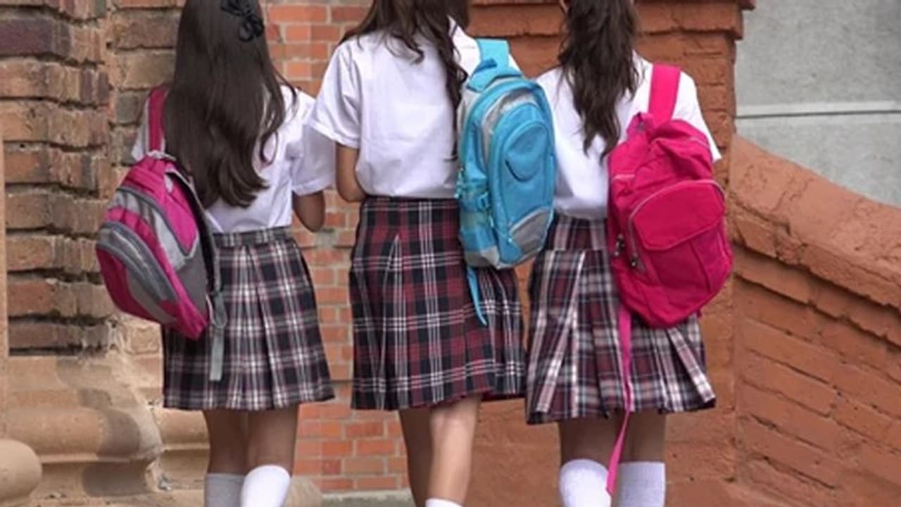 ಶುಲ್ಕ ಕಟ್ಟದ್ದಕ್ಕೆ ವಿದ್ಯಾರ್ಥಿ ಹೊರಗಿಟ್ಟ ಖಾಸಗಿ ಶಾಲೆ: ದೂರು ನೀಡಿದ್ರೂ ಕೇಸ್ ಇಲ್ಲ ಶುಲ್ಕ ಕಟ್ಟದ್ದಕ್ಕೆ ವಿದ್ಯಾರ್ಥಿ ಹೊರಗಿಟ್ಟ ಖಾಸಗಿ ಶಾಲೆ: ದೂರು ನೀಡಿದ್ರೂ ಕೇಸ್ ಇಲ್ಲ